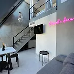 Neon Aparthotel 3*