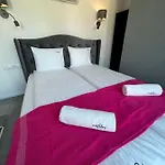 Lägenhetshotell Neon 3*