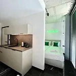 Neon Lägenhetshotell
