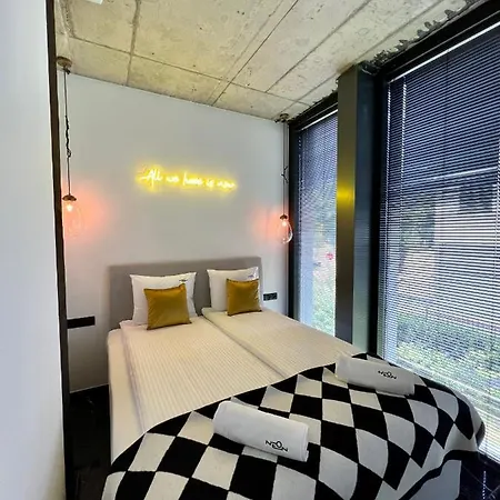 Neon Hotel apartamentowy