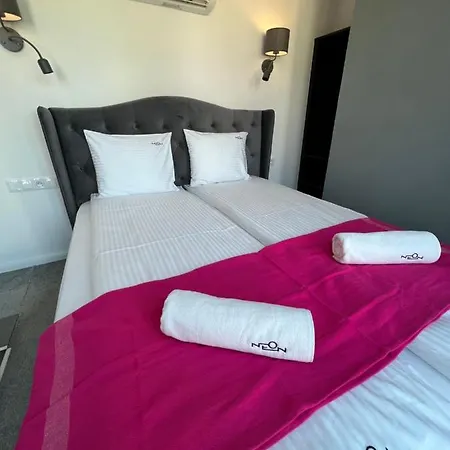 Aparthotel Neon 3*