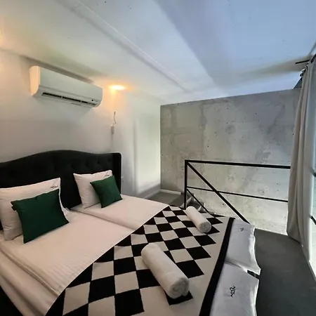Neon Hotel apartamentowy *