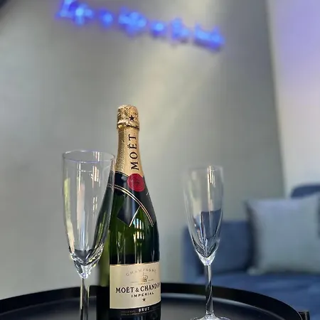 Neon 아파트호텔