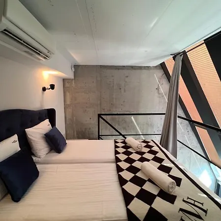 Neon Aparthotel
