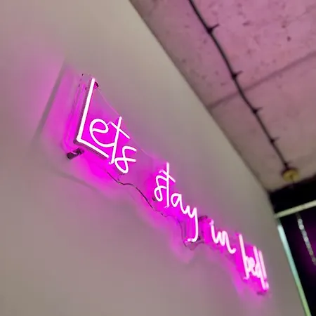 Neon Lägenhetshotell 3*
