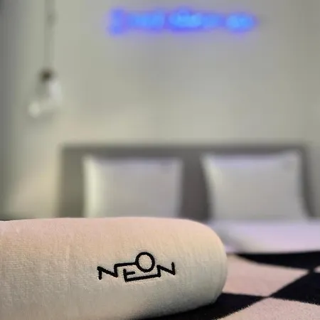 Lägenhetshotell Neon 3*