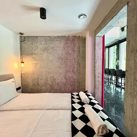 Neon Hotel apartamentowy *