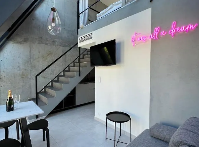 Neon شقة فندقية 3*