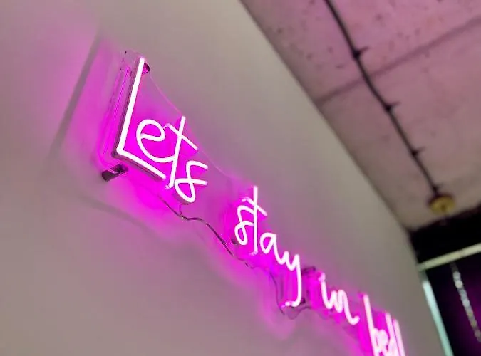 Neon شقة فندقية 3*